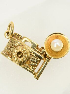 10k Vintage Camera Pendant